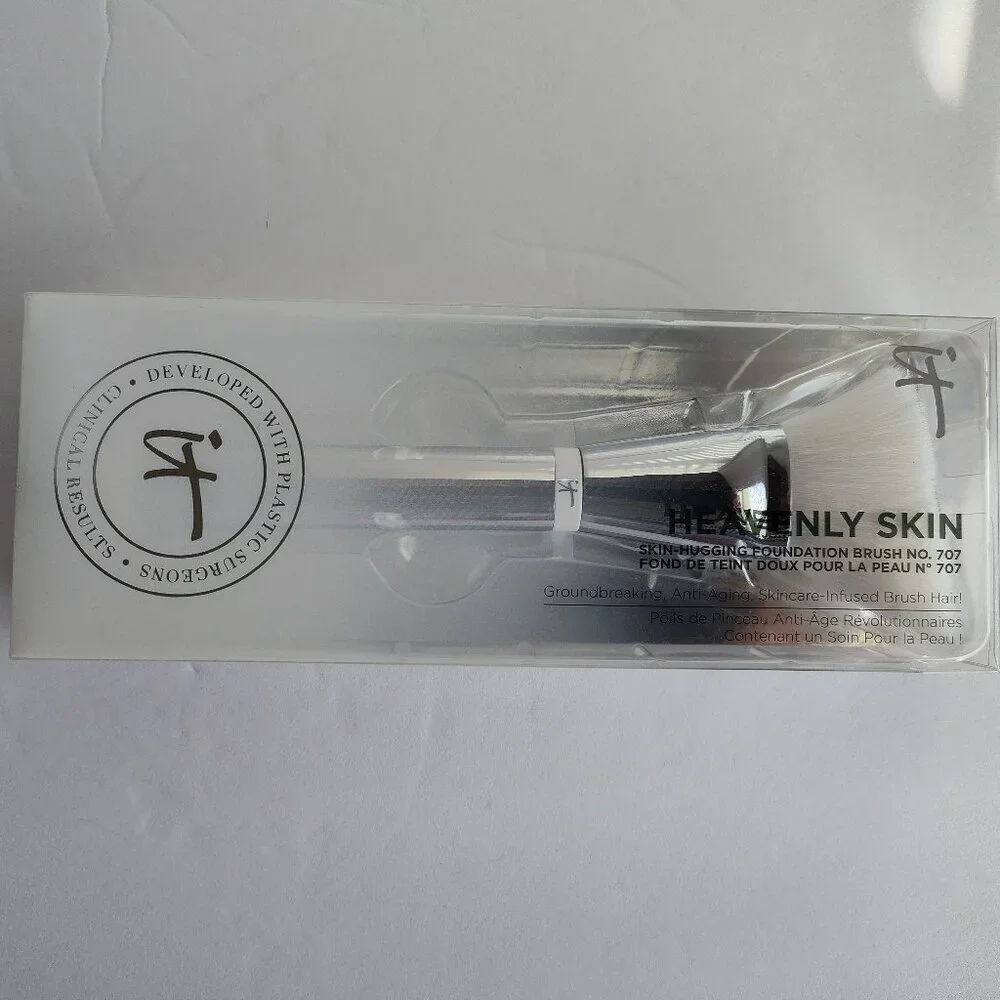 It Cosmetics Heavenly Skin-Hugging Foundation Brush